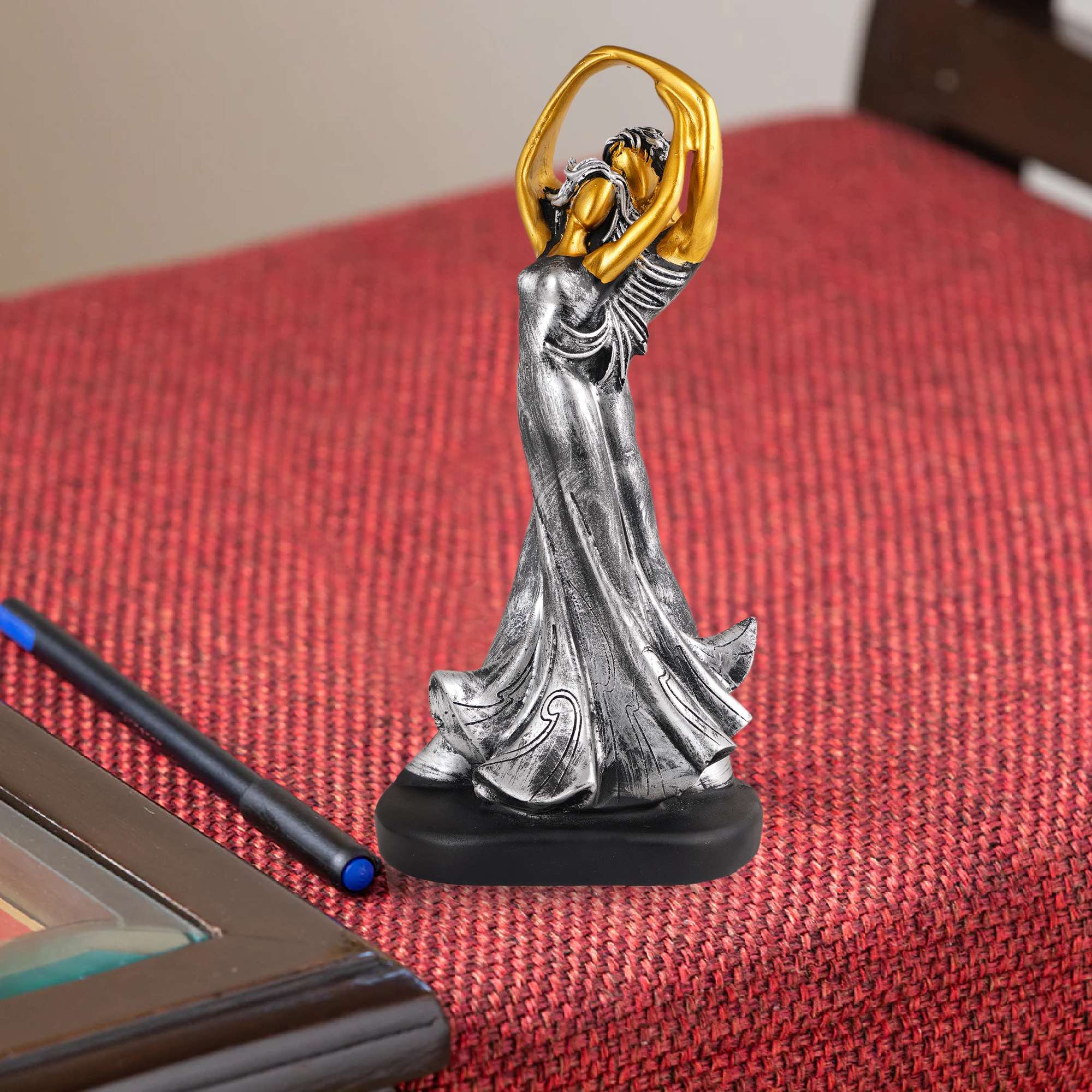 Great Valentine's Day Gift For Girl & Boys symbolizes true love, Romantic Gift Showpieces silver Golden