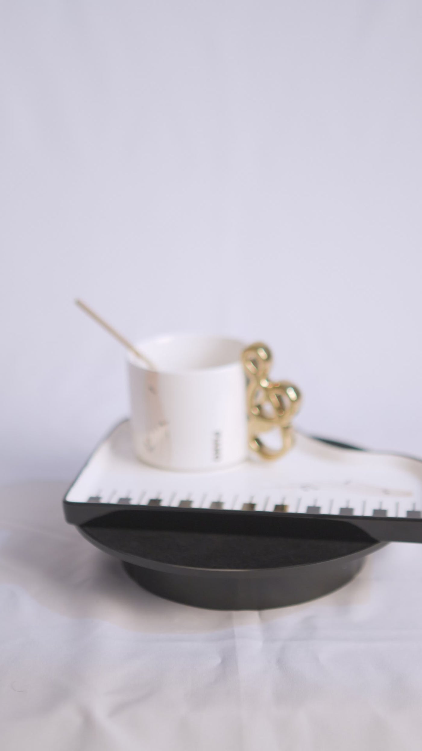 Piano Luxe Coffee Mug & Musical Notes Tray Set | Black & Gold Music Lover Décor